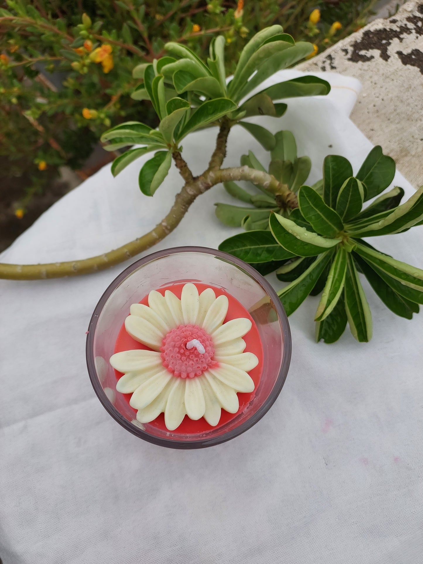 Handmade daisy flower candle pink soy paraffin blend